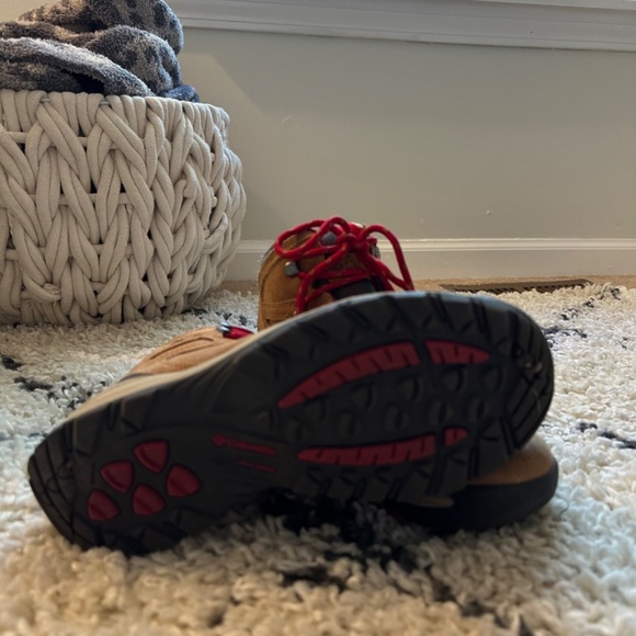 Columbia Newton Ridge- Waterproof Hiking Boot  Size 7  Elk Mountain Red - Picture 5 of 5